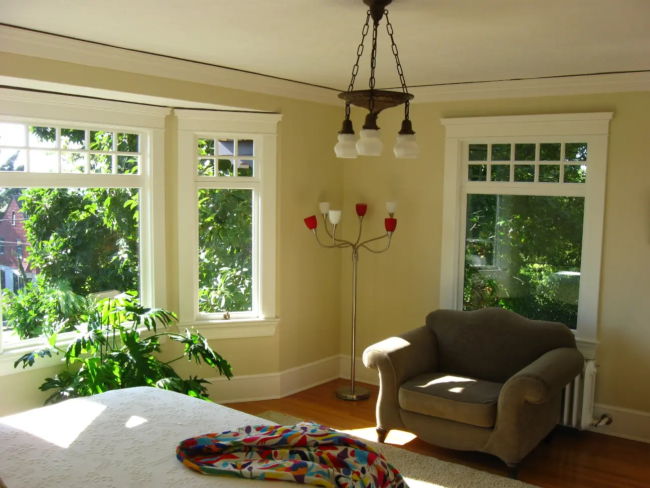 Bright room with coordinated Craftsman window package
